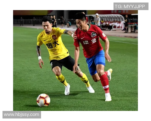 2015年建业与恒大激战回顾：一场足球盛宴的背后故事与精彩瞬间